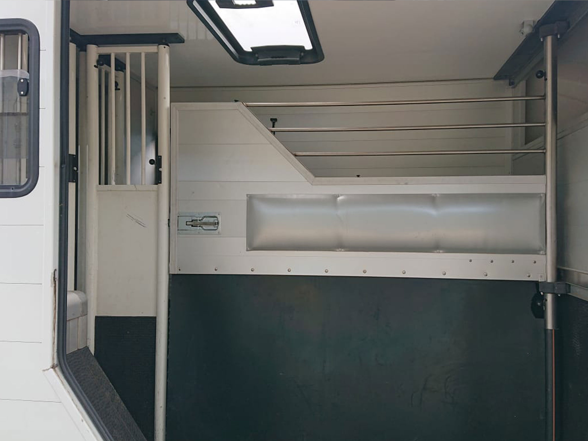 Pferdetransport-Halle-Fahrt